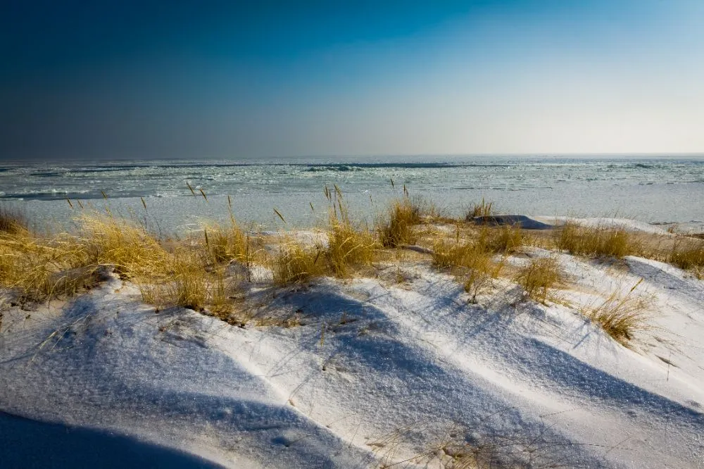 La plage de Kraimorie en hiver sur la côte bulgare de la mer Noire