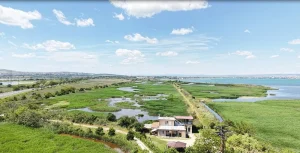 pogled ot dron kum zashtitena mestnost Poda