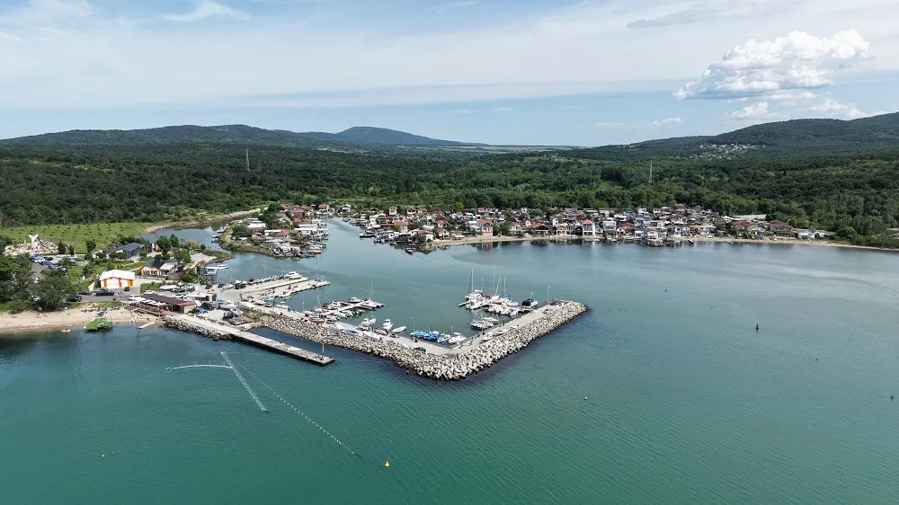 La marina moderne située à côté du complexe touristique de Chengene Skele