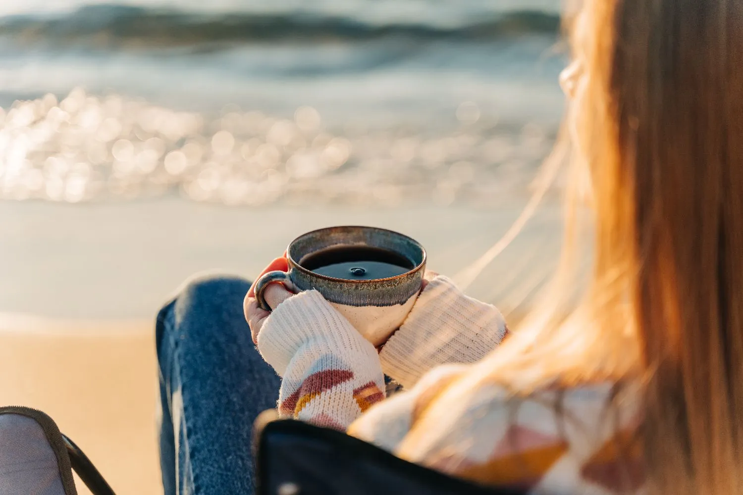 Was kann man in Kraimorie an einem Regentag unternehmen Entspannt einen Kaffee am Meer genießen